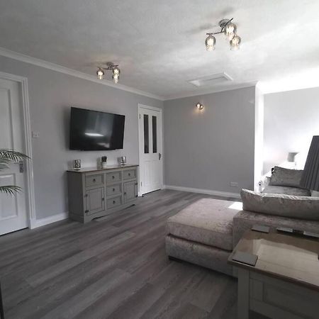 B'Dazzled Flat, Castletown Apartment Thurso Bagian luar foto