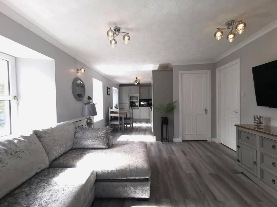 B'Dazzled Flat, Castletown Apartment Thurso Bagian luar foto